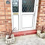 Spacious 3 Bedroom House - Sleeps 5