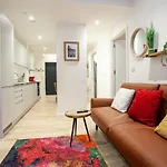 Super 2 Bed Apartment Close To Victoria Station