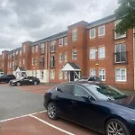 Lovely 2 Dbl Bed Apartment Near Heaton Park And North Manchester Hospital With Parking
