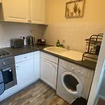 Lovely 2 Dbl Bed Apartment Near Heaton Park And North Manchester Hospital With Parking