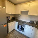 Lovely 2 Dbl Bed Apartment Near Heaton Park And North Manchester Hospital With Parking