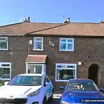House With 3 Bedroom And 2 Parking Bays - Airport 6 Min Walk