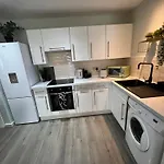 Stunning City Centre Home From Home + Free Parking