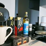 Pass The Keys 9Th Floor Flat 24Hr Shop At Base Pets Allowed