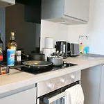 Pass The Keys 9Th Floor Flat 24Hr Shop At Base Pets Allowed