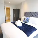 Pass The Keys 9Th Floor Flat 24Hr Shop At Base Pets Allowed