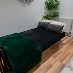 Manchester - 4 Beds - Sleeps 7 - Street Parking