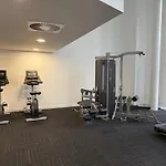 Cozy 1-Bed Escape Close To Arndale, Spinningfields, Old Trafford, Etihad & Mediacityuk, Sleeps 4, Netflix, Gym, Nespresso, Balcony, Perfect For Work, Leisure Long & Short Stays!