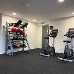 Cozy 1-Bed Escape Close To Arndale, Spinningfields, Old Trafford, Etihad & Mediacityuk, Sleeps 4, Netflix, Gym, Nespresso, Balcony, Perfect For Work, Leisure Long & Short Stays!