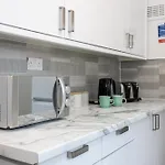 M6 Guest House