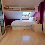 Spacious 4Bd With Great Links To Manchester Centre