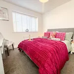 3Br-Sleeps 6 -Walk To Etihad & Ao Arena