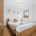 Central Sleeps 6 Apartment City Superhost
