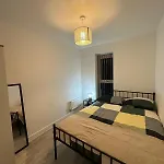 Cozy Double Room In Manchester With Free Parking