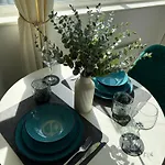 Zelena Luxurious Apartment, Private Parking, Fast Wi-Fi, Self Check-In Anytime Perfect For Late Arrivals, 5 Minutes To Old Trafford Stadium