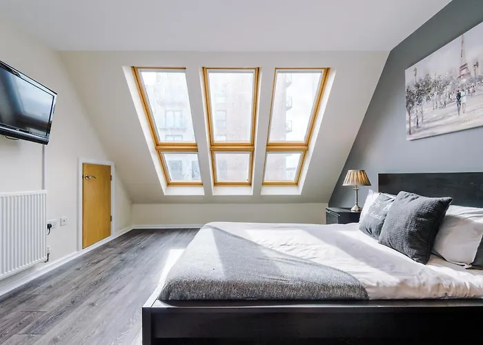 Bright&Modern Contractor House By Niji Short Stays
