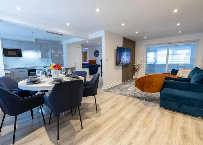 Luxury 3 Bed House Manchester Old Trafford