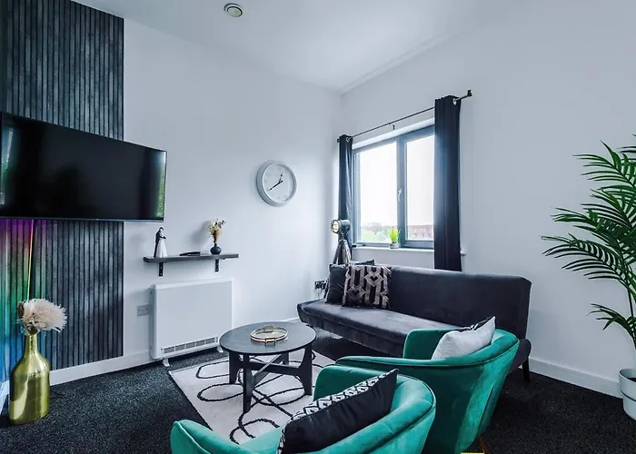 Sleeps 8, Free Parking, Stunning Apartment In Salford Quays, Perfect For Groups, Long Term Disc