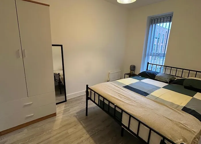 Cozy Double Room In Manchester With Free Parking