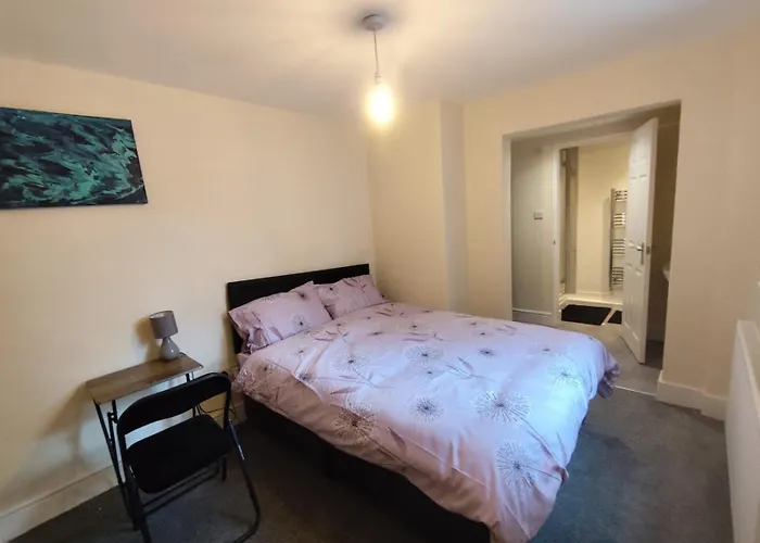 En-Suite Double-Bedroom In The Heart Of Salford Manchester Perfect For Short Stays