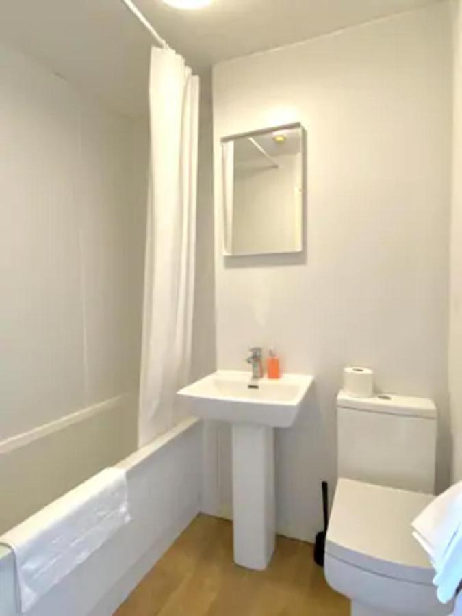 Apartment Conveniently Situated 1bed Apt In Stretford