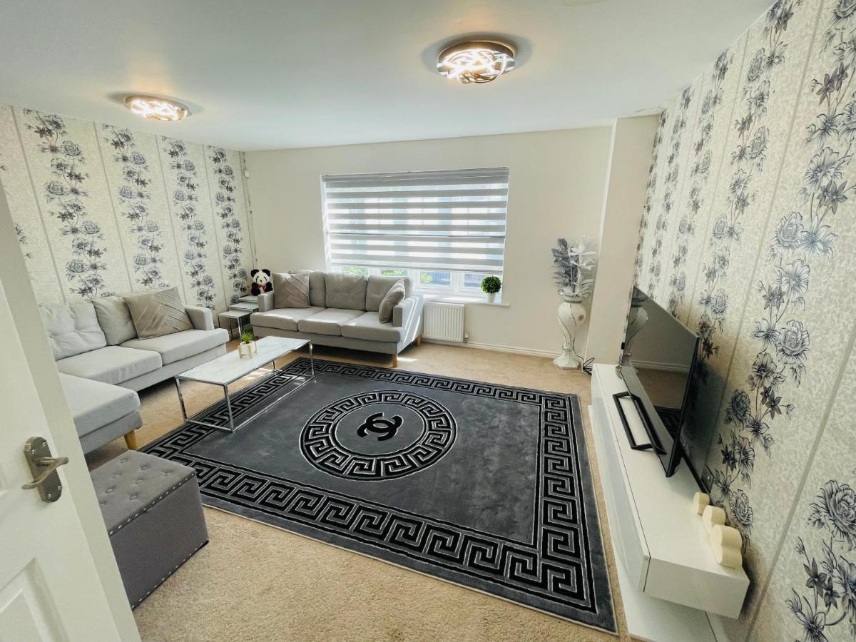 Holiday home Watan - Spacious 3 Bedrooms Entire House With Beautiful Outdoor Garden *