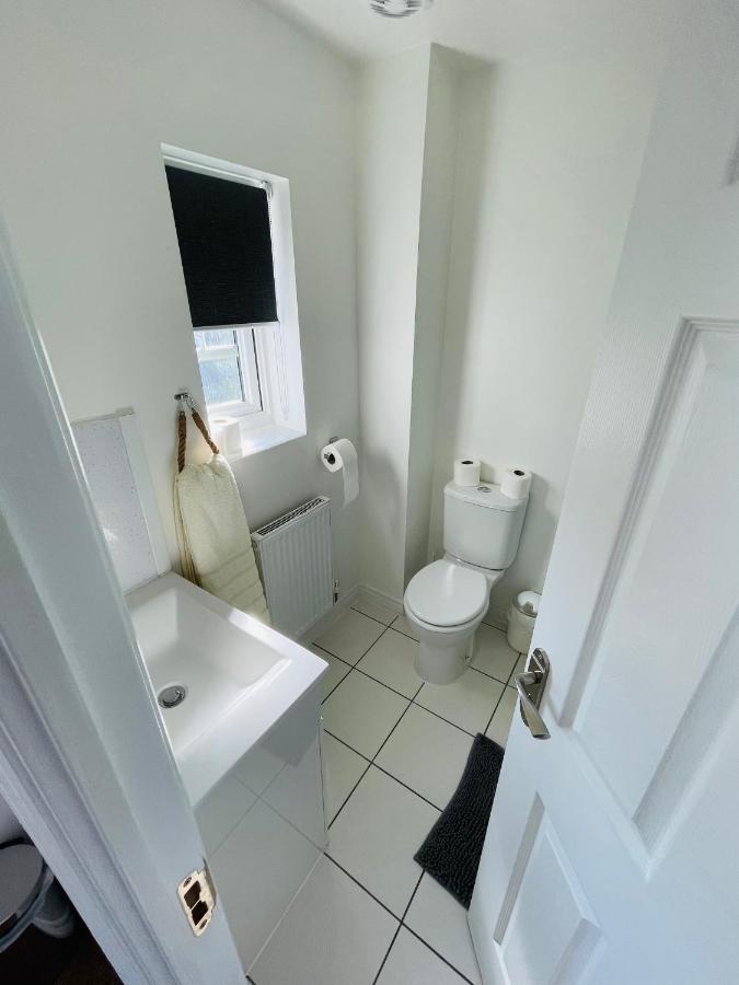 Watan - Spacious 3 Bedrooms Entire House With Beautiful Outdoor Garden * Manchester