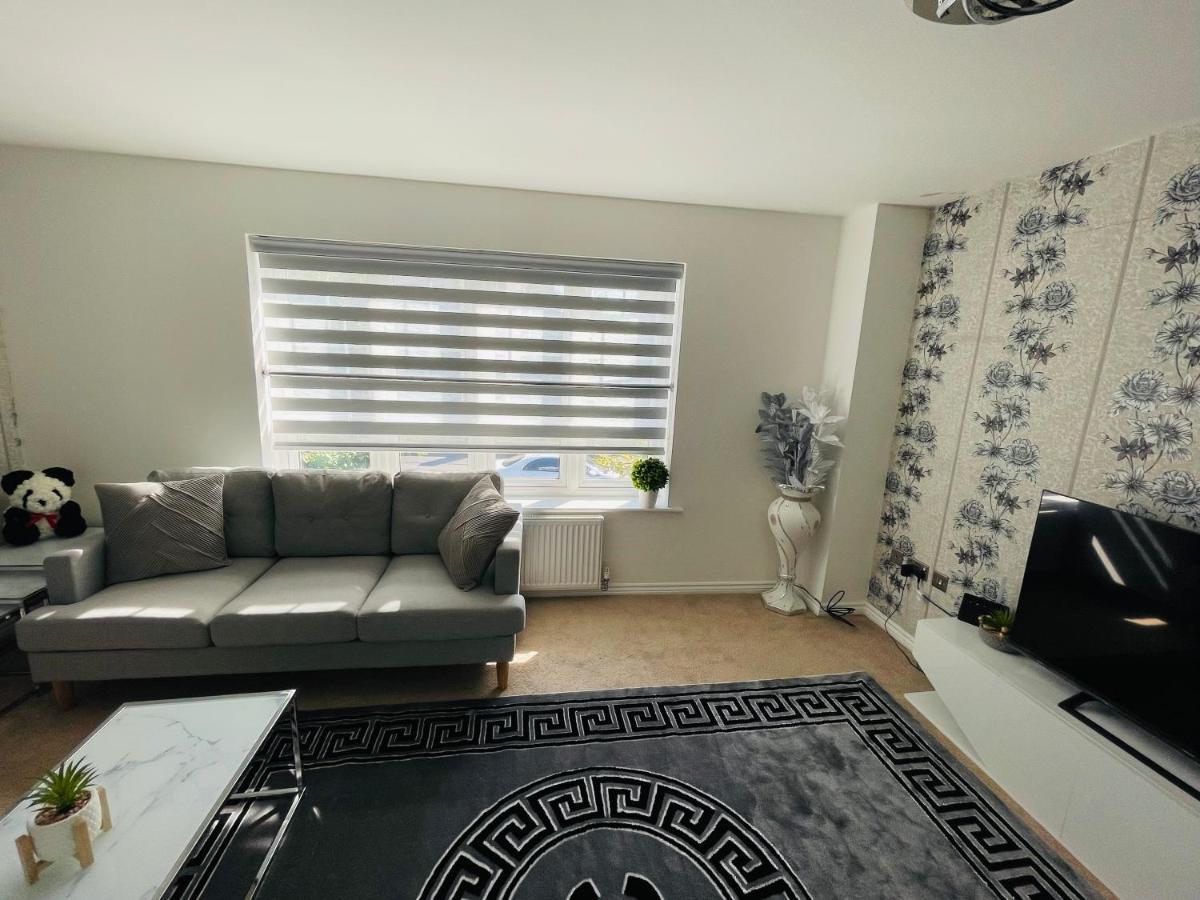 Watan - Spacious 3 Bedrooms Entire House With Beautiful Outdoor Garden *