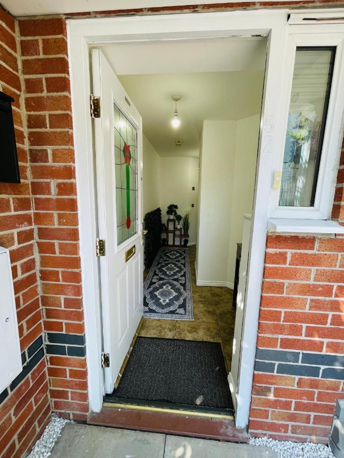 Holiday home Watan - Spacious 3 Bedrooms Entire House With Beautiful Outdoor Garden *
