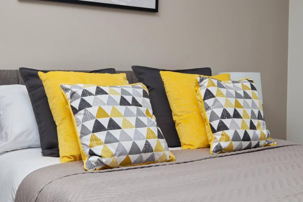 The Artist Abode In - Parking Apartment Manchester