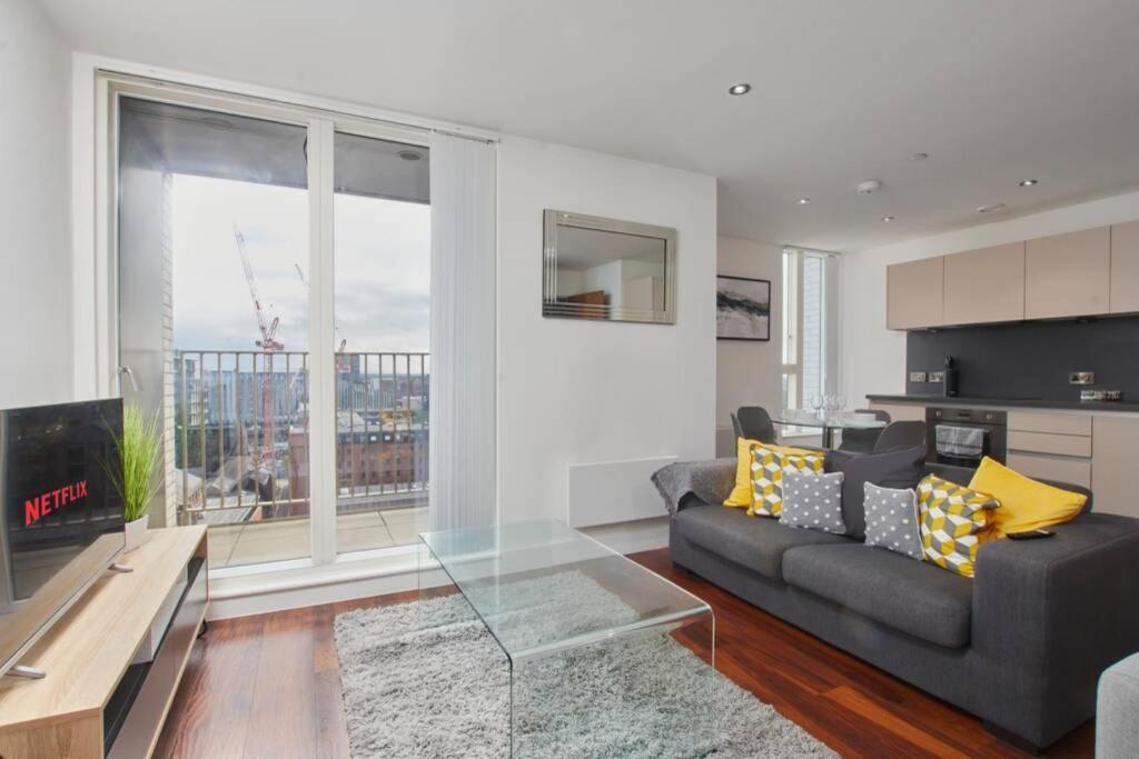 The Artist Abode In - Parking Manchester
