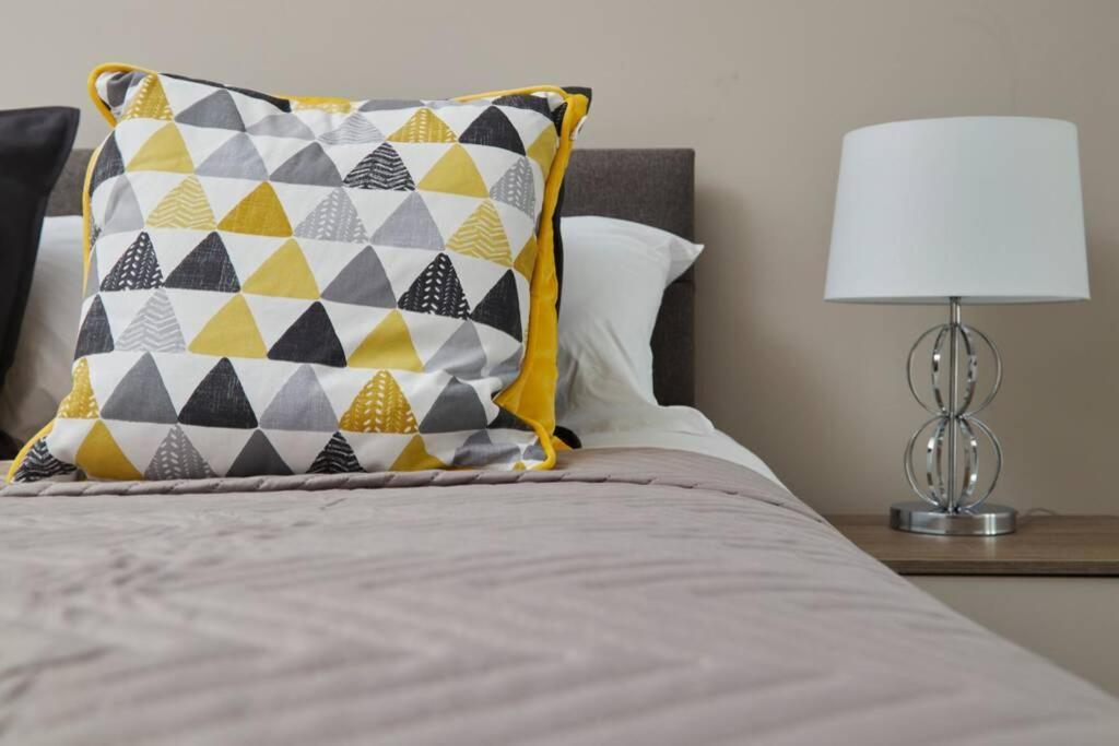 The Artist Abode In - Parking Apartment Manchester