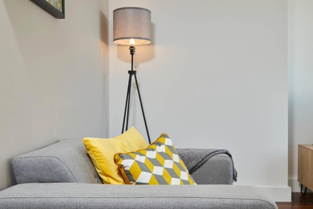 The Artist Abode In - Parking Apartment Manchester
