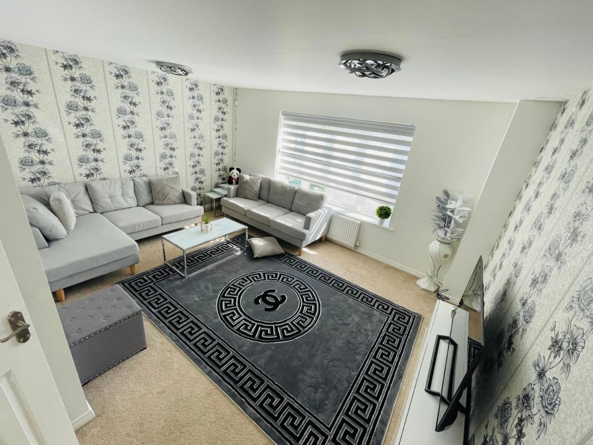 Holiday home Watan - Spacious 3 Bedrooms Entire House With Beautiful Outdoor Garden *