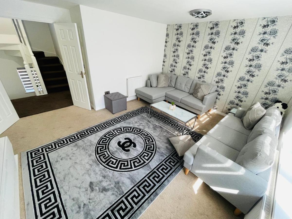 Holiday home Watan - Spacious 3 Bedrooms Entire House With Beautiful Outdoor Garden *