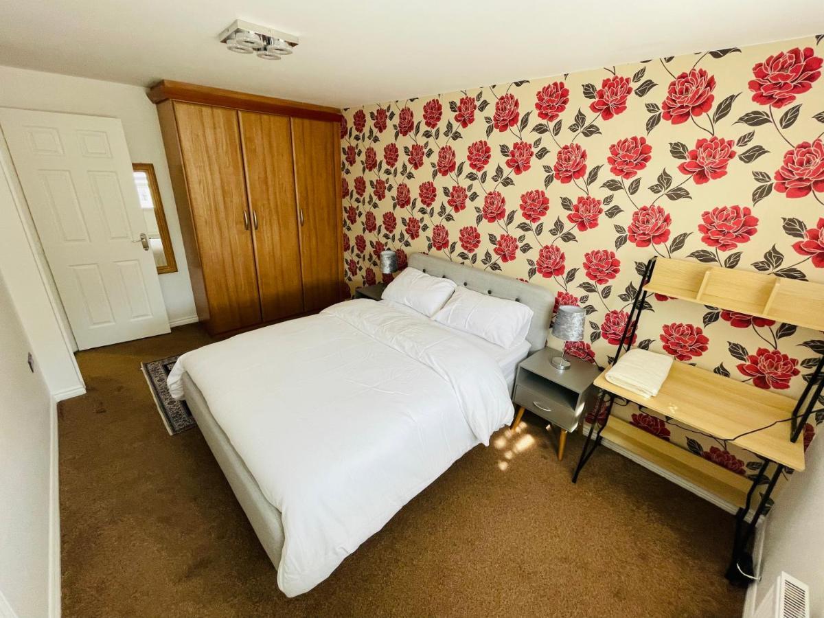 Holiday home Watan - Spacious 3 Bedrooms Entire House With Beautiful Outdoor Garden
