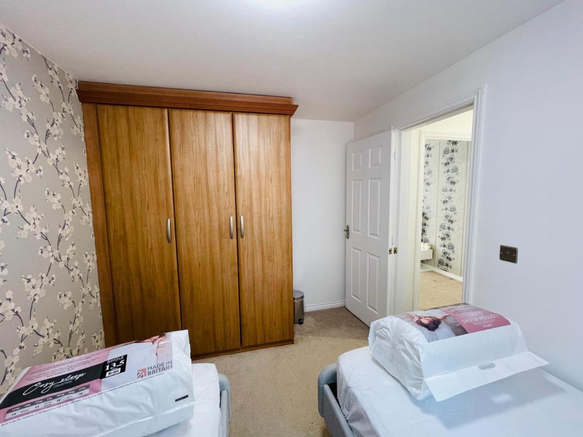 Watan - Spacious 3 Bedrooms Entire House With Beautiful Outdoor Garden Holiday home Manchester