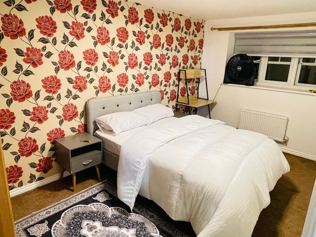 Holiday home Watan - Spacious 3 Bedrooms Entire House With Beautiful Outdoor Garden *