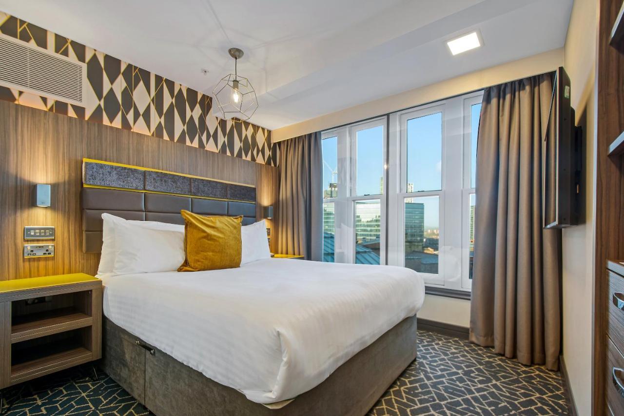 Roomzzz Victoria 4* Manchester