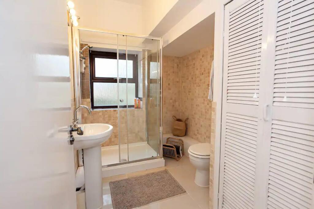 Appartement Lovely 2 Bedroom Flat 5 Min To Centre With Parking *