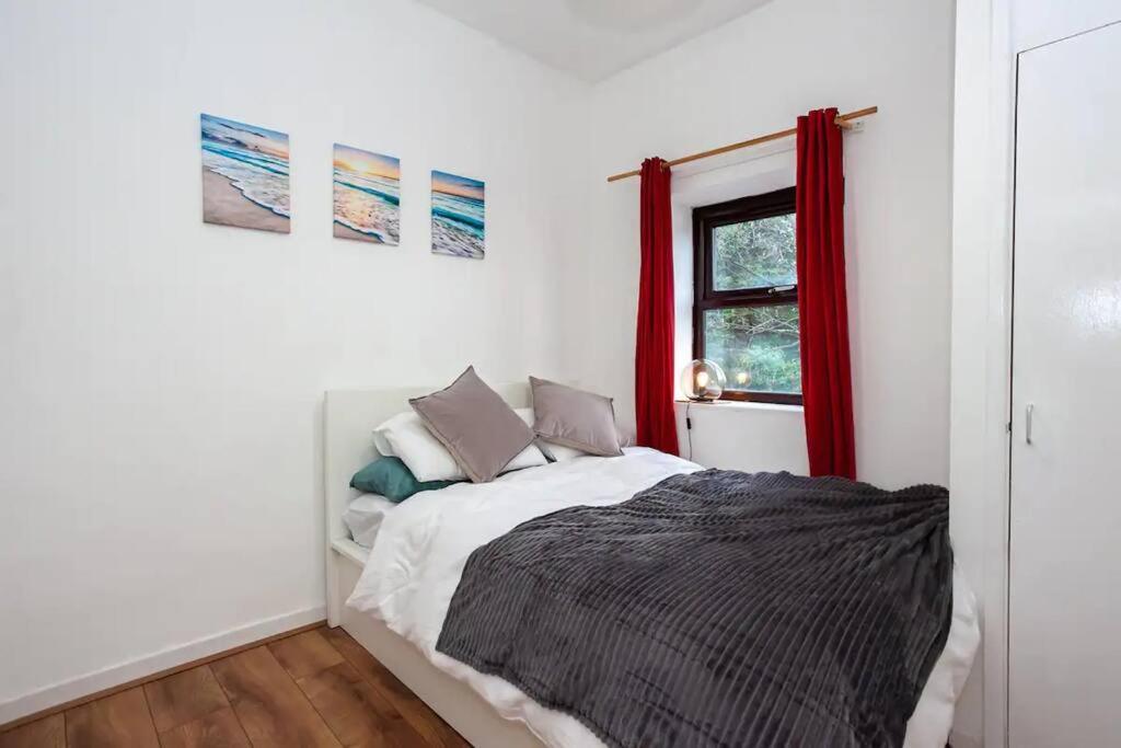 Lovely 2 Bedroom Flat 5 Min To Centre With Parking *