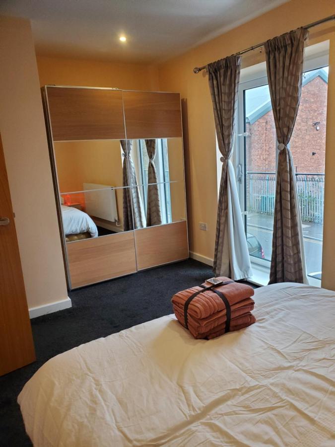 Beautiful & Elegant 2 Bed House Manchester