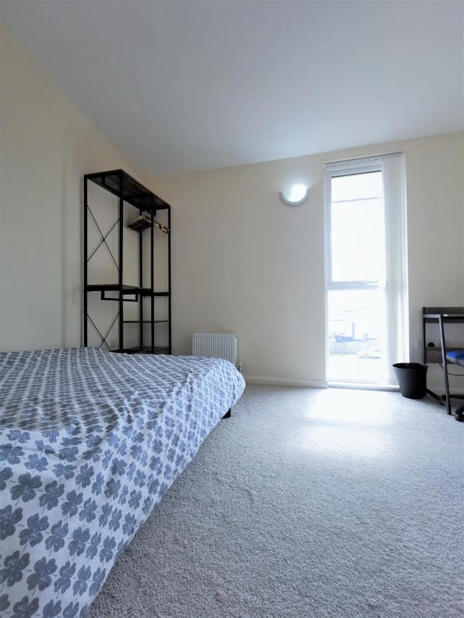 Private Bedroom - Shared Facilities - Free Parking - Close To Ethiad Centre