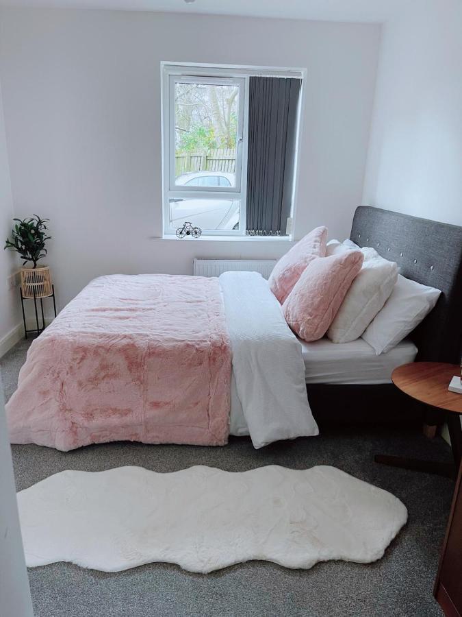 Homestay Modern Double Bedroom With Attached Bath