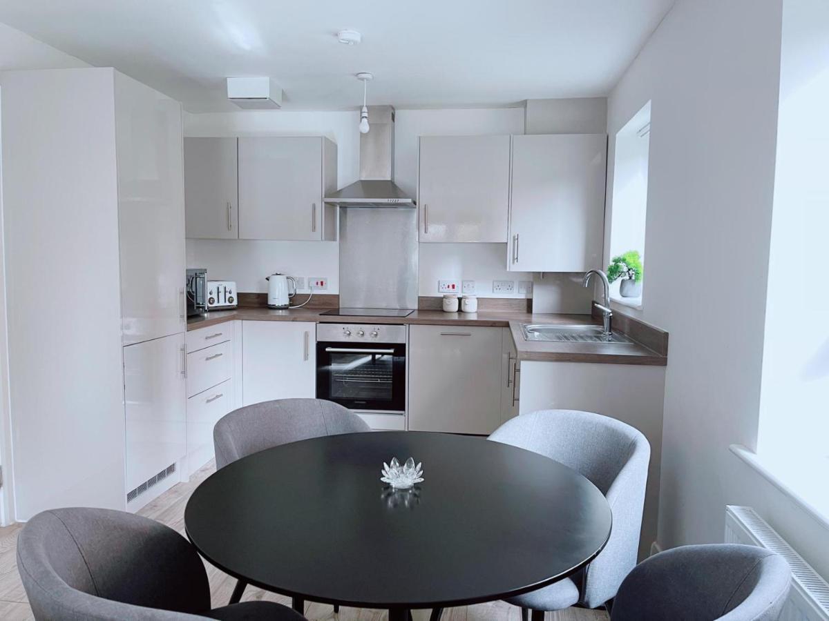 Modern Double Bedroom With Attached Bath Homestay Manchester