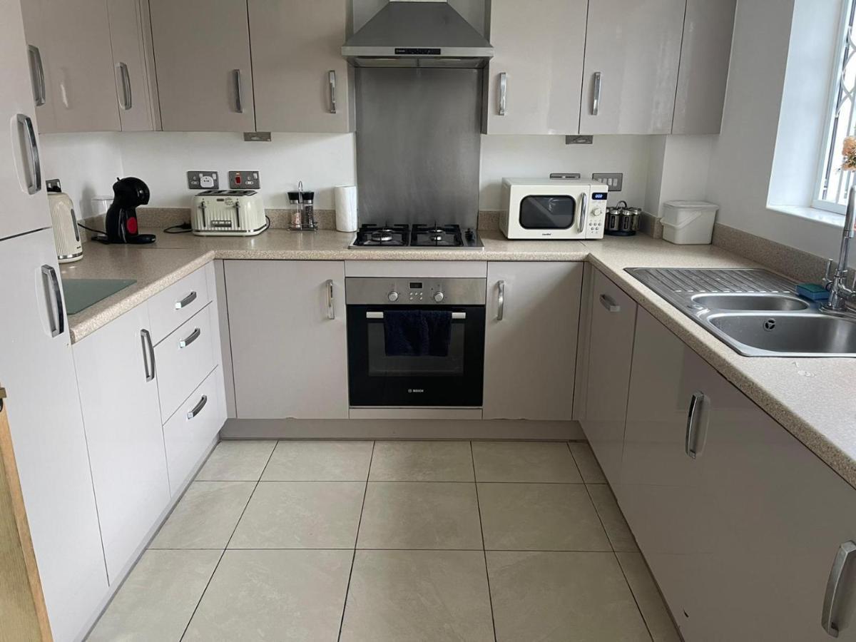 Holiday home 3br-sleeps 6 -walk To Etihad & Ao Arena Manchester