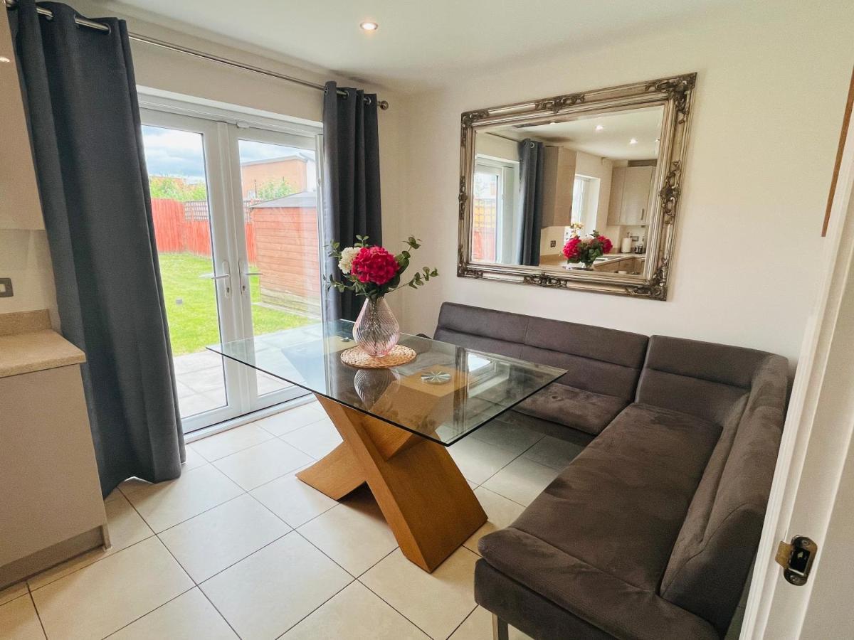 Holiday home 3br-sleeps 6 -walk To Etihad & Ao Arena Manchester