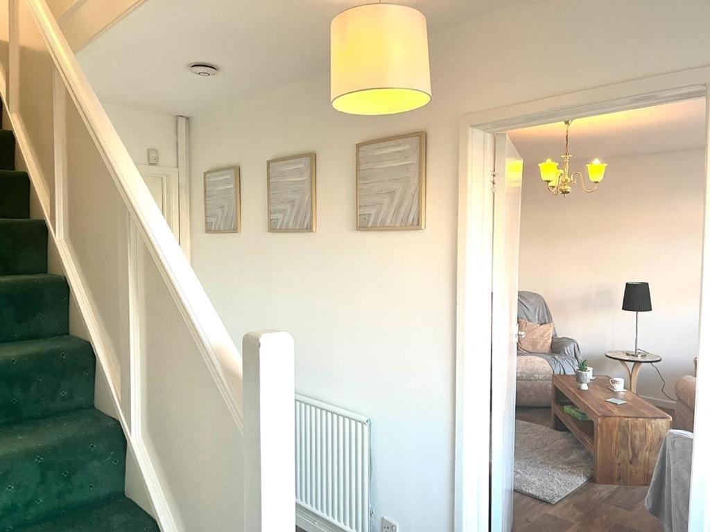 Spacious 3 Bedroom House - Sleeps 5 Appartement Manchester