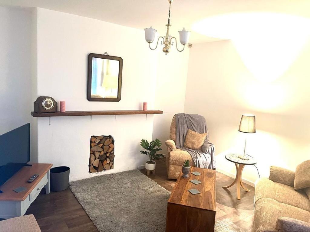 Spacious 3 Bedroom House - Sleeps 5