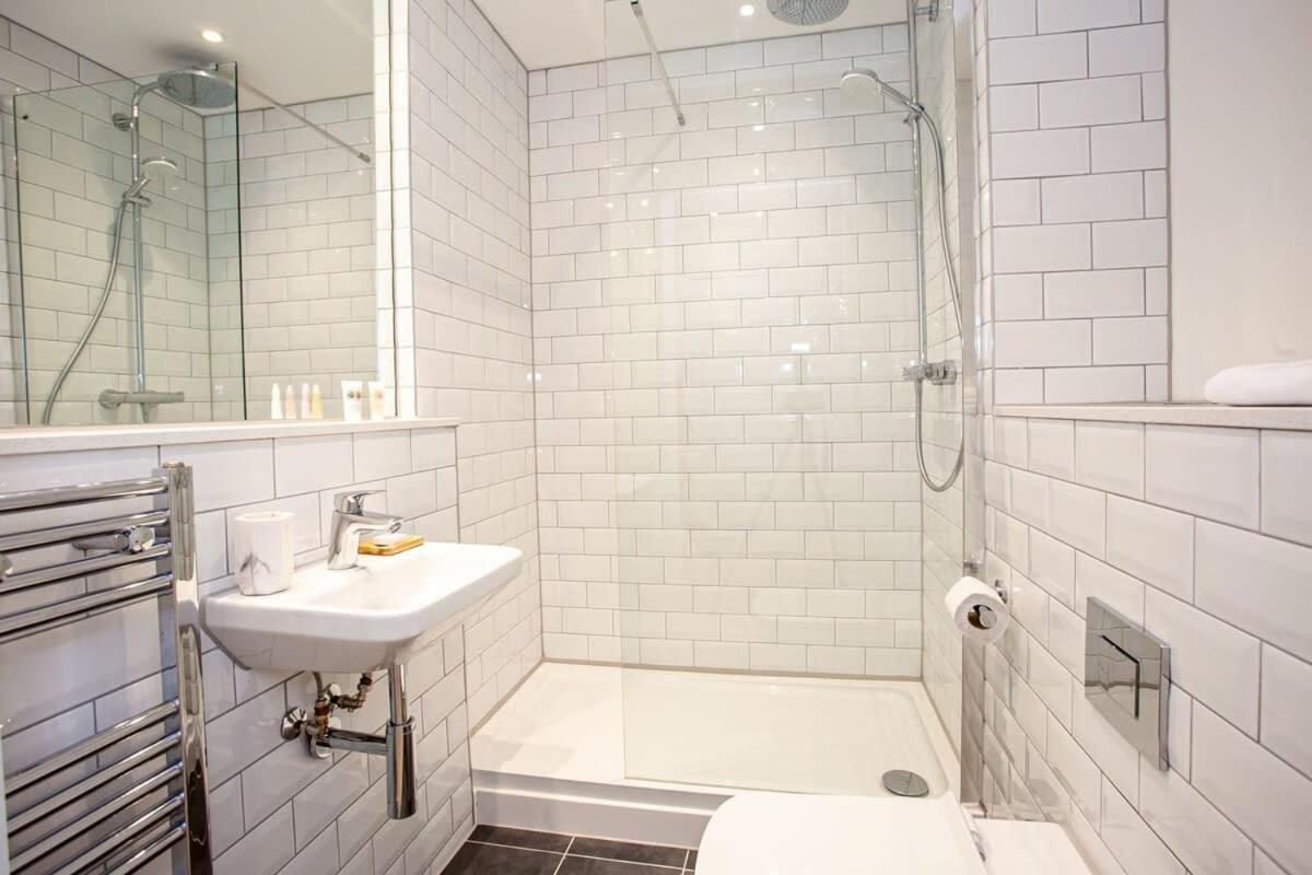 Super 2 Bed Close To Victoria Station Manchester